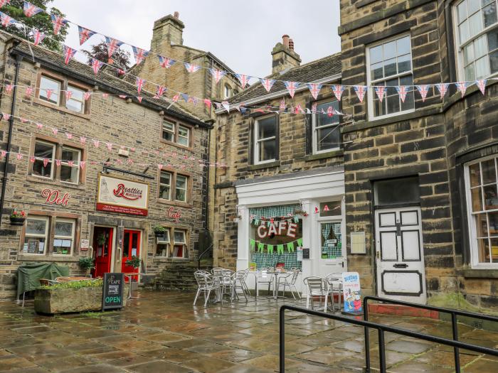 The Lookout, Holmfirth, two king-size bedrooms, central location, amenities within walking distance,