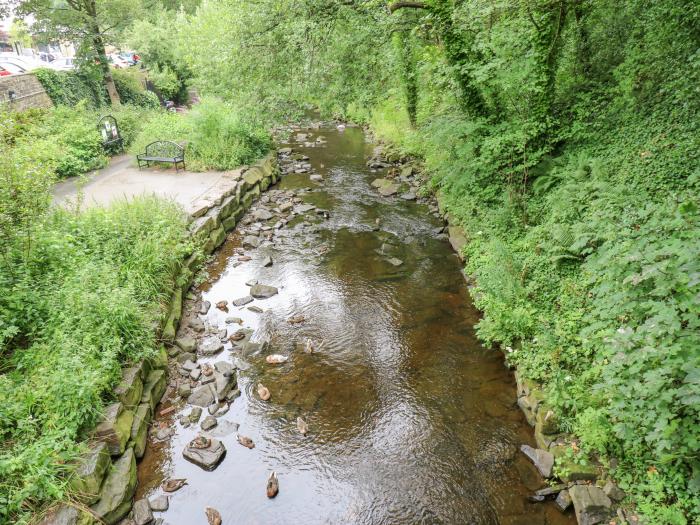 The Lookout, Holmfirth, two king-size bedrooms, central location, amenities within walking distance,