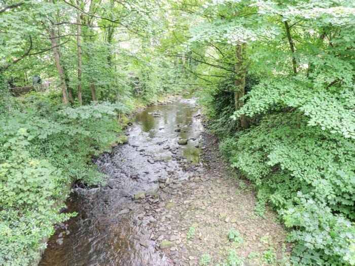 The Lookout, Holmfirth, two king-size bedrooms, central location, amenities within walking distance,