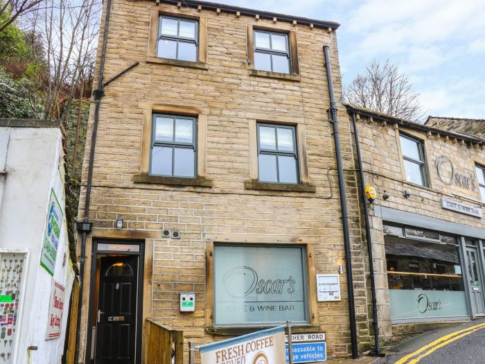 The Lookout, Holmfirth, two king-size bedrooms, central location, amenities within walking distance,