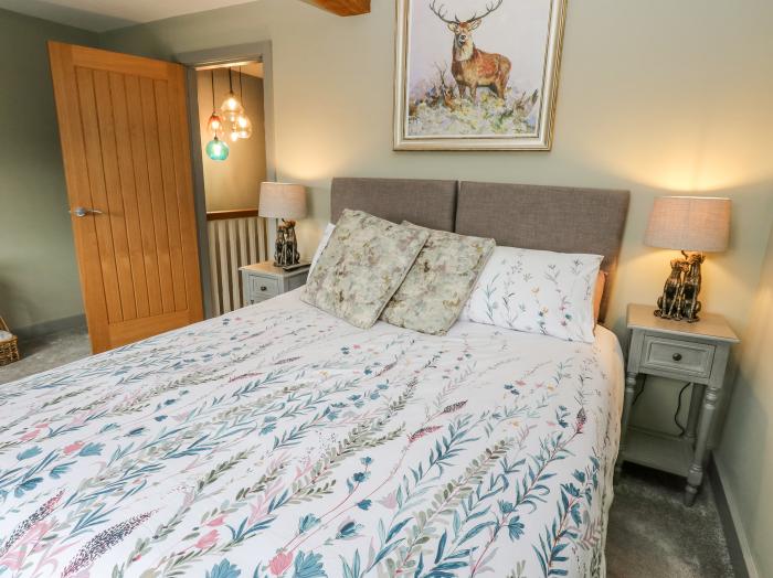 The Lookout, Holmfirth, two king-size bedrooms, central location, amenities within walking distance,