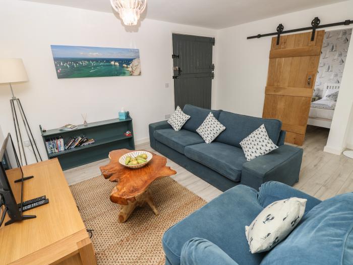 The Stables, Brighstone, Isle of Wight, family and pet-friendly, close to amenities, stylish, 2 bed,