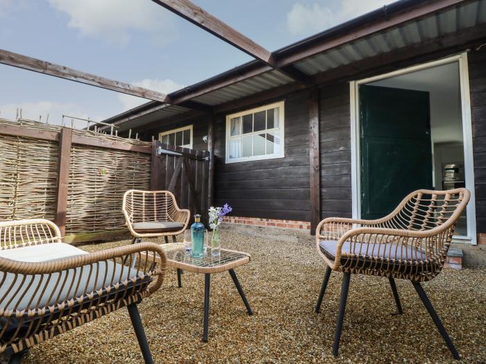 The Stables, Brighstone, Isle of Wight, family and pet-friendly, close to amenities, stylish, 2 bed,