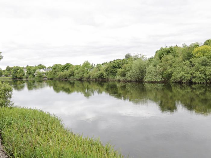 39 Quignalecka, Ballina, County Mayo. Enclosed garden. Off-road parking. Near a National Park. WiFi.