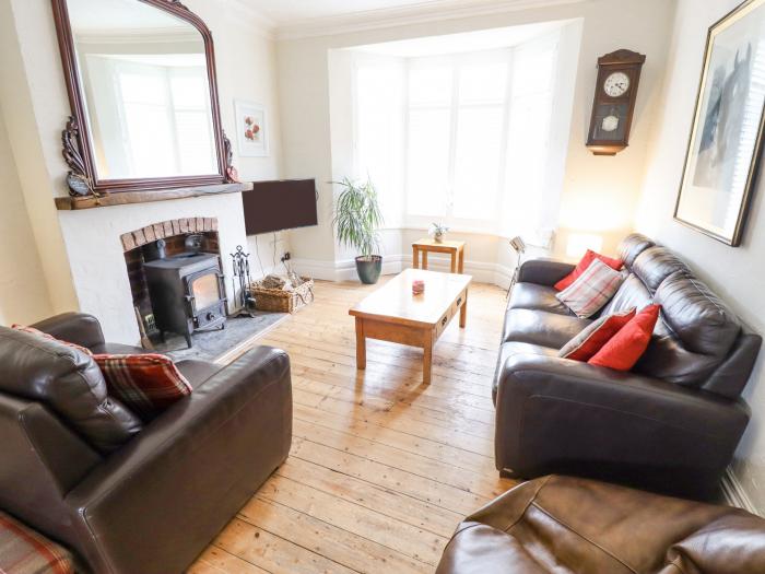 23 Bridge End Road in Grantham, Lincolnshire, pet-friendly, close to amenities, woodburning stove,