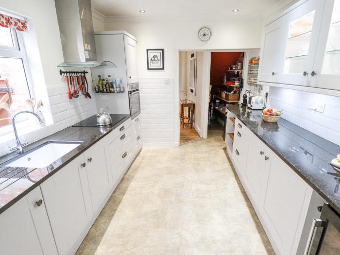 23 Bridge End Road in Grantham, Lincolnshire, pet-friendly, close to amenities, woodburning stove,