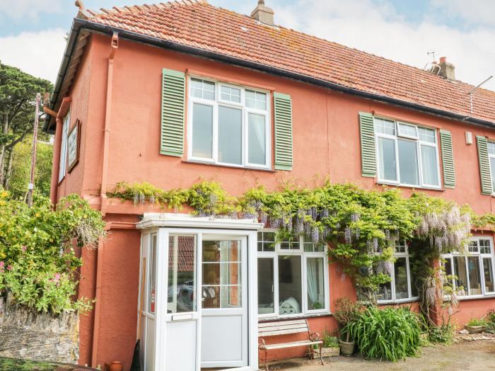 Captain's Lookout in Stoke Fleming, Devon. Two-bedroom cottage enjoying sea views and near amenities