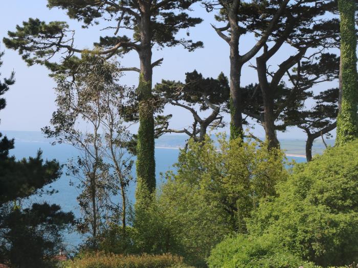 Captain's Lookout in Stoke Fleming, Devon. Two-bedroom cottage enjoying sea views and near amenities