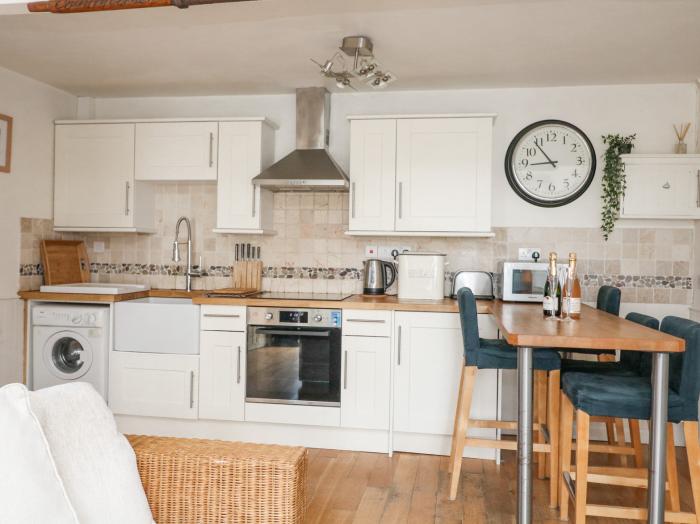Captain's Lookout in Stoke Fleming, Devon. Two-bedroom cottage enjoying sea views and near amenities