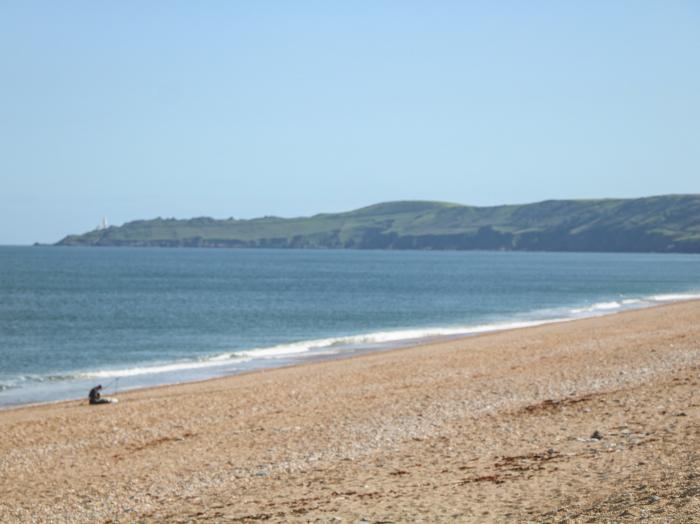 Captain's Lookout in Stoke Fleming, Devon. Two-bedroom cottage enjoying sea views and near amenities