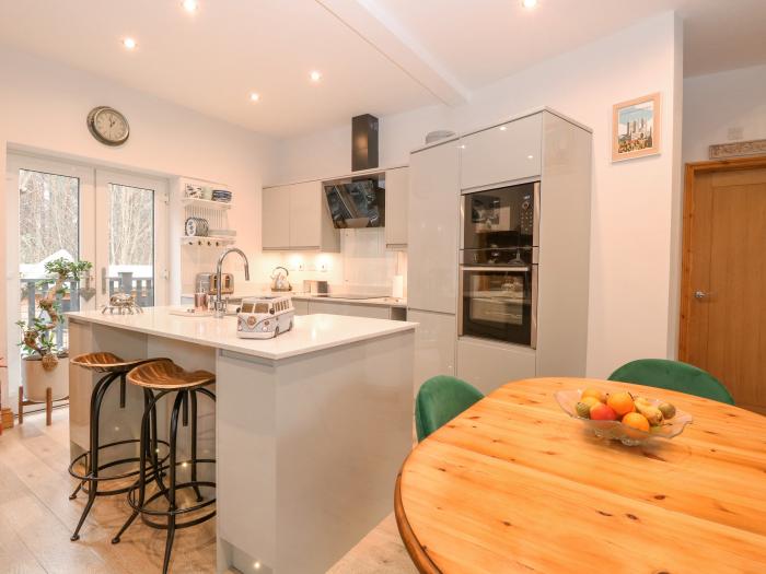 Primose Cottage, Cromer, Norfolk sleeps four guests in two bedrooms. Three pets, woodburner, parking