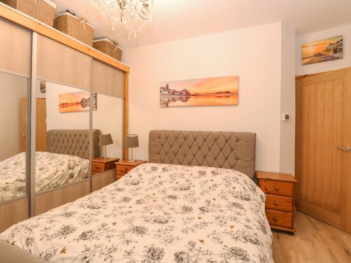 Primose Cottage, Cromer, Norfolk sleeps four guests in two bedrooms. Three pets, woodburner, parking