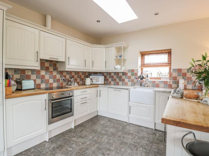 Laird House, Lochmaben, Dumfries and Galloway. Two-bedroom home with woodburning stove. Pet-friendly