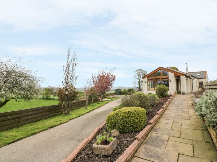 Laird House, Lochmaben, Dumfries and Galloway. Two-bedroom home with woodburning stove. Pet-friendly