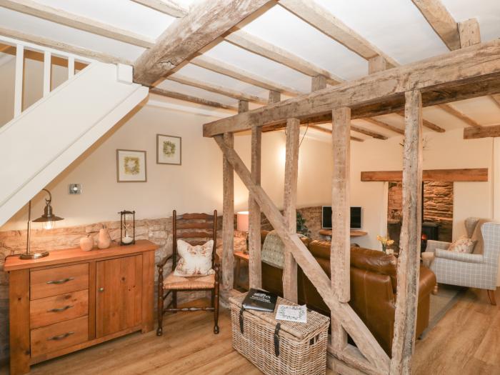 Pool Cottage in Staunton-on-Wye near Eardisley, Herefordshire. Off-road parking, pet-friendly, WiFi.