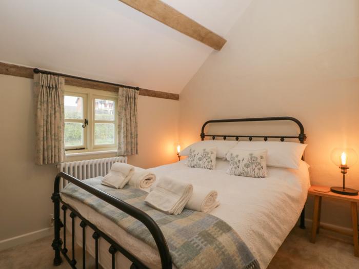 Pool Cottage in Staunton-on-Wye near Eardisley, Herefordshire. Off-road parking, pet-friendly, WiFi.