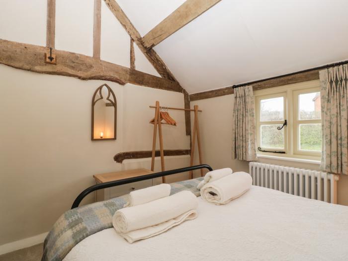 Pool Cottage in Staunton-on-Wye near Eardisley, Herefordshire. Off-road parking, pet-friendly, WiFi.