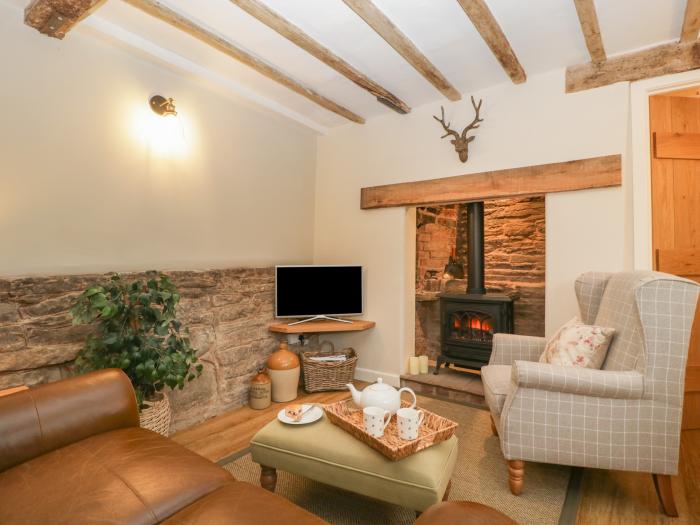 Pool Cottage in Staunton-on-Wye near Eardisley, Herefordshire. Off-road parking, pet-friendly, WiFi.