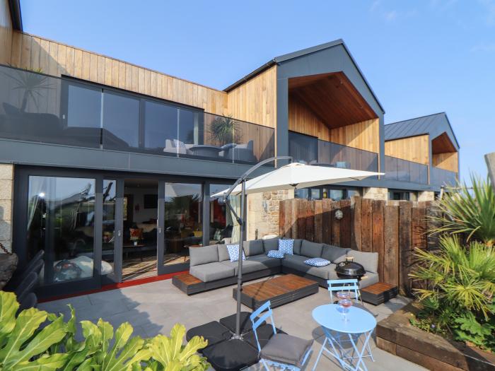 Sea Eden, Sennen, Cornwall. Smart TV. Bespoke interiors. Hot tub. Incredible countryside views, 3bed