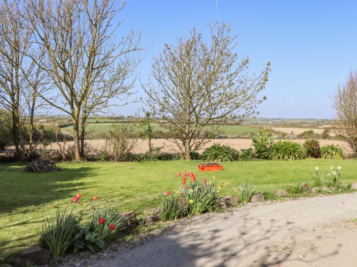 Wheatfield Lodge, Fethard-on-Sea, County Wexford, romantic studio retreat close to beach, parking