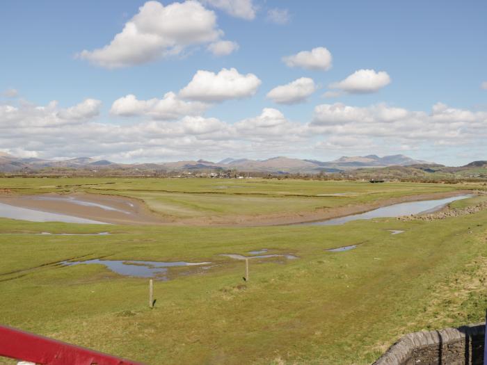 Station View, Kirkby-In-Furness, Lake District, Cumbria. Enclosed Garden. Off-road Parking. Smart TV