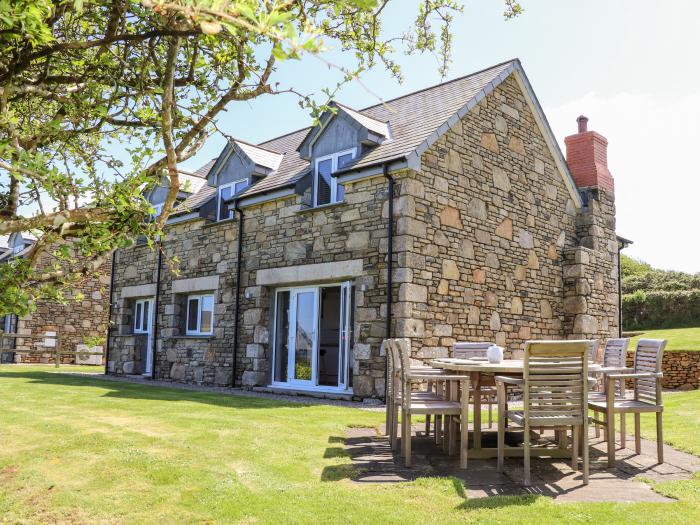 Charlotte's House in Pendeen, Cornwall, pet-friendly, off-road parking, sea view, close to amenities