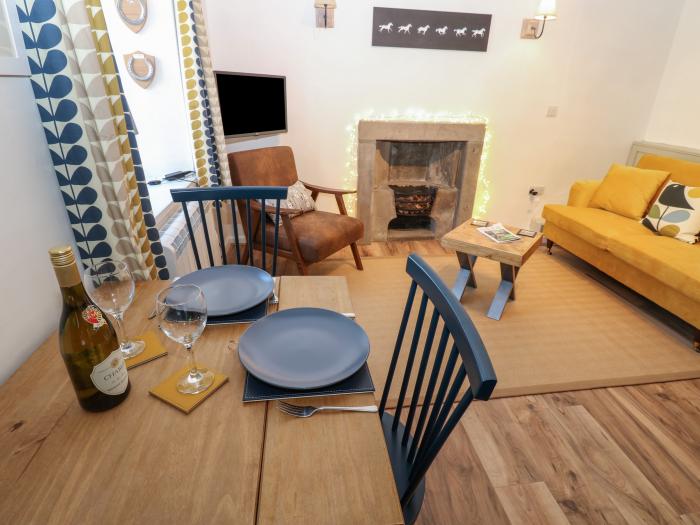 Teal Cottage, in Middleham, North Yorkshire. One-bedroom cottage, ideal for couples. Near amenities.