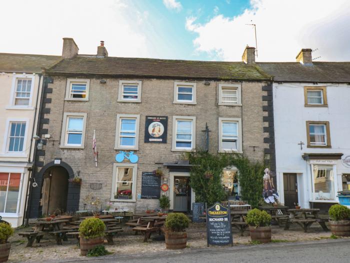 Teal Cottage, in Middleham, North Yorkshire. One-bedroom cottage, ideal for couples. Near amenities.