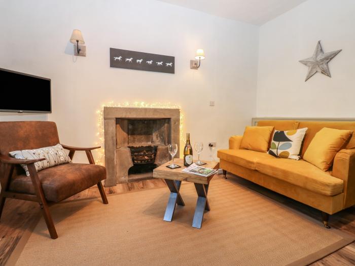 Teal Cottage, in Middleham, North Yorkshire. One-bedroom cottage, ideal for couples. Near amenities.