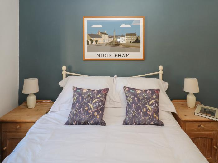 Teal Cottage, in Middleham, North Yorkshire. One-bedroom cottage, ideal for couples. Near amenities.