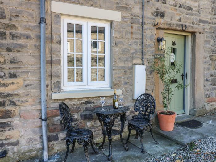 Teal Cottage, in Middleham, North Yorkshire. One-bedroom cottage, ideal for couples. Near amenities.