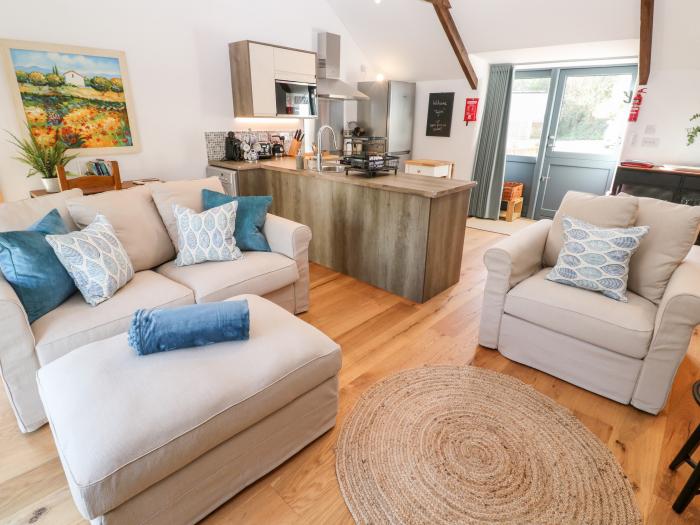 Pol, Cubert, Cornwall. 2 bedrooms. Off-road parking. Barbecue. Pet-friendly. Open-plan. WiFi and TV.