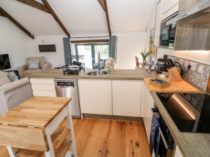 Pol, Cubert, Cornwall. 2 bedrooms. Off-road parking. Barbecue. Pet-friendly. Open-plan. WiFi and TV.