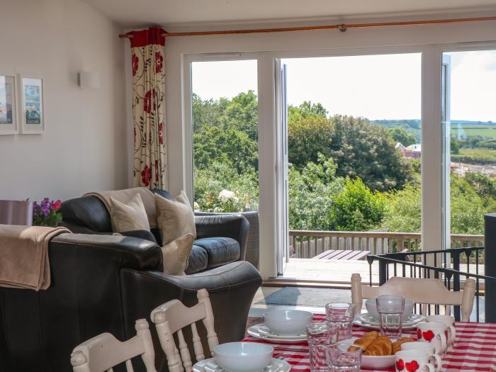 Poppy Cottage, Blackawton, Devon. Woodburning stove. Pet-friendly. Family-friendly. Private parking.