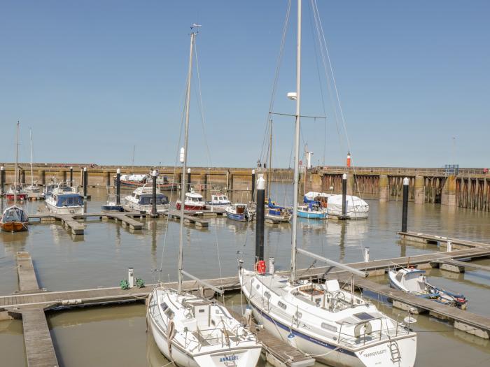 Oyster Catchers, Watchet, Somerset, WiFi, Sea views, Beach hut, Kitchen/diner, Beach, Marina, Gas CH