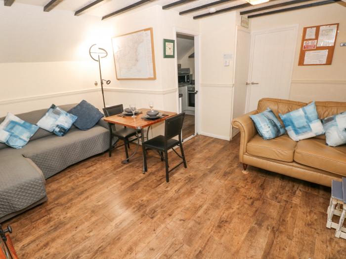 The Hayloft in St Florence, Pembrokeshire, Wales. Pet-friendly. HDTV with Netflix. Off-road parking.