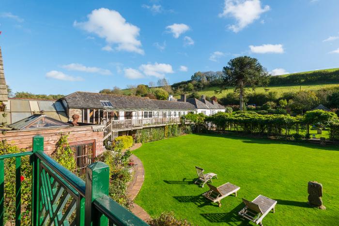 The Folly in Dittisham, Devon, romantic, pet-friendly, countryside views, games room, reverse-level,