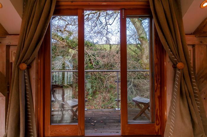 Barberry Brook, Dittisham, Devon, romantic couple's retreat, eco house, off-road parking, patio yard