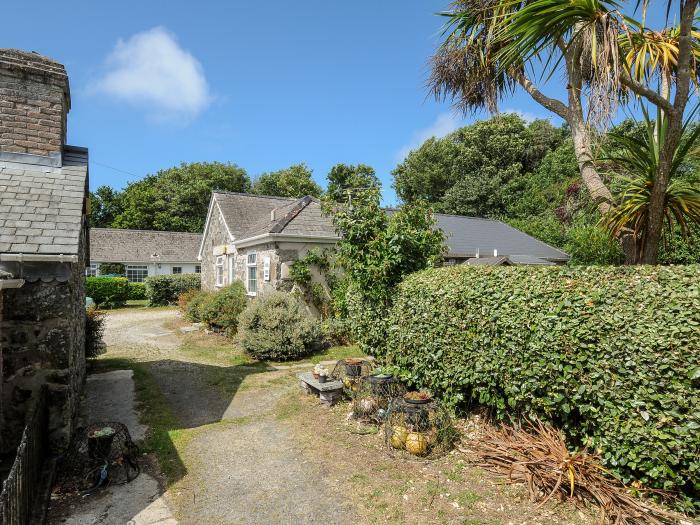 Wheal Dream, Mullion, Cornwall. Single-storey abode. One bedroom. Open-plan living. Perfect for two.