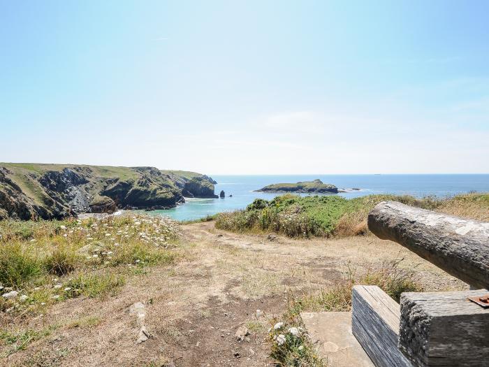 Wheal Dream, Mullion, Cornwall. Single-storey abode. One bedroom. Open-plan living. Perfect for two.