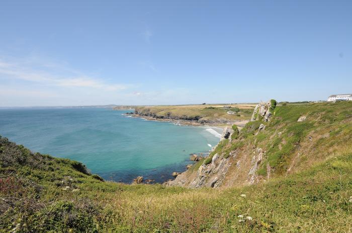 Sty Cottage in Mullion, Cornwall. Smart TV. Electric fire. Off-road parking. Open plan. Pet-friendly