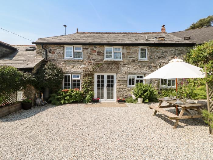 Henwood Barn near Upton Cross, Cornwall, dog-friendly, woodburning stove, countryside views, parking