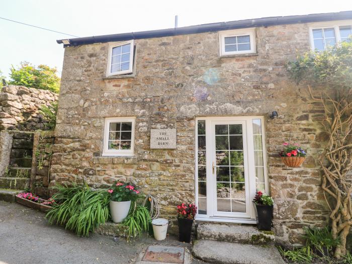 Small Barn near Upton Cross Cornwall, woodburning stove, dog-friendly, countryside views and parking