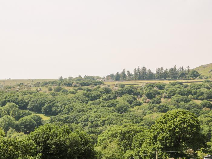 Small Barn near Upton Cross Cornwall, woodburning stove, dog-friendly, countryside views and parking