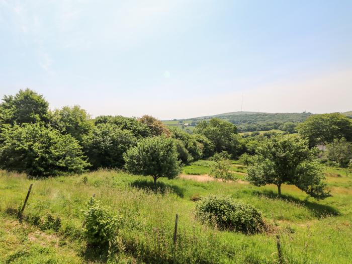 Small Barn near Upton Cross Cornwall, woodburning stove, dog-friendly, countryside views and parking