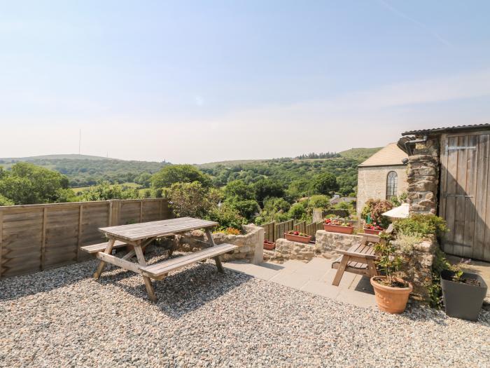 Mole Cottage in Upton Cross, Cornwall, romantic, dog-friendly, countryside views, woodburning stove.