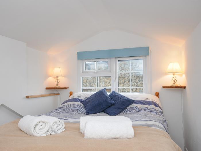 Mole Cottage in Upton Cross, Cornwall, romantic, dog-friendly, countryside views, woodburning stove.