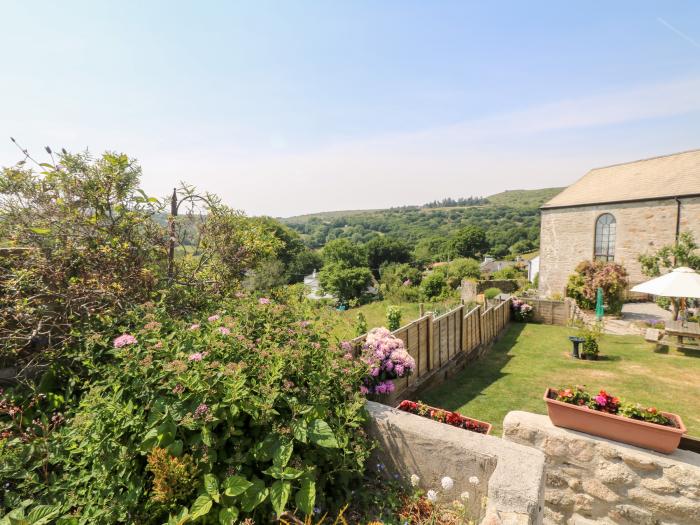 Mole Cottage in Upton Cross, Cornwall, romantic, dog-friendly, countryside views, woodburning stove.