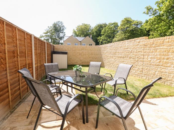 10 Upper Wellington Place, Bourton-On-The-Water, Gloucestershire. 3 bedrooms. Enclosed garden. WiFi.