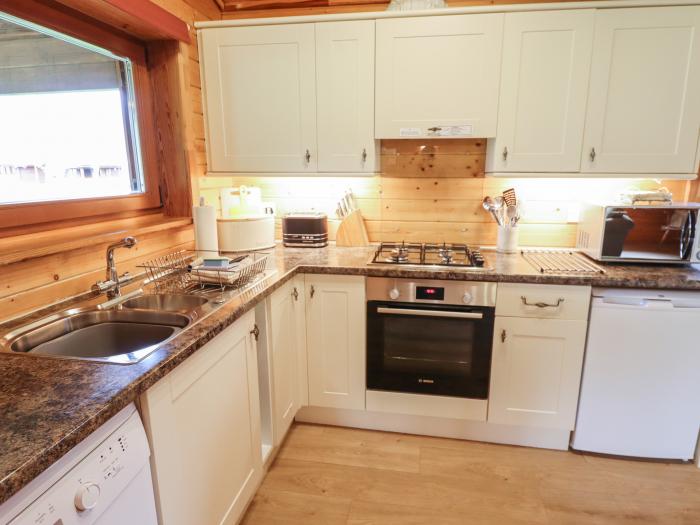 Tawny Lodge in Stainfield, Lincolnshire, sleeps four guests in two bedrooms. Pets & off-road parking